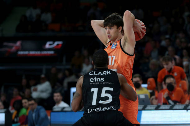 球衣和赞助 球衣和赞助